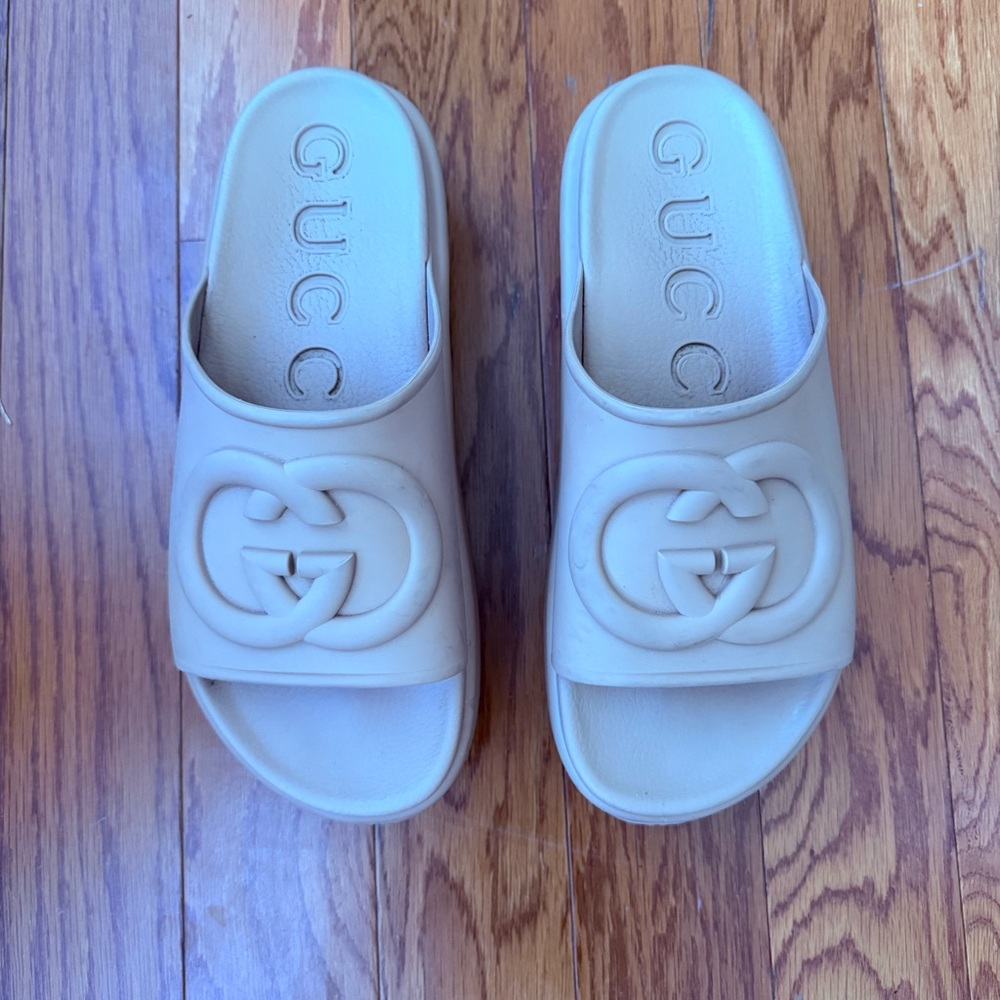 Gucci Vintage Camel Slip-On Interlocking Double G Rubber Slides - Picture 2 of 5